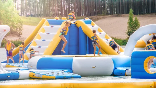 大型インフレータブル ウォーター パーク Aquapark、Bounica デザイン、150 人用の水トランポリン パーク